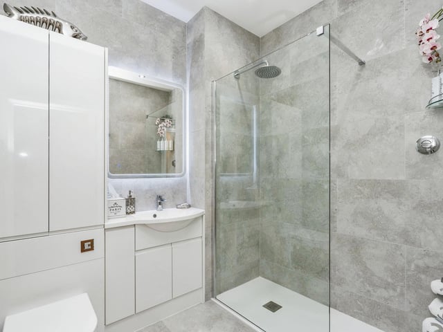 A luxury three bedroom penthouse apartment, located within a gated development in Gunwharf Quays.