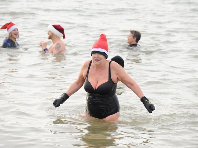 Solent Sea Swimmers held their annual Boxing Day dip in the Solent at Lee-on-the-Solent on Tuesday, December 26.
Picture: Sarah Standing (261223-3711)