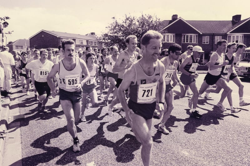 Runners of Gosport run the 10K marathon in 1993. The News PP4022