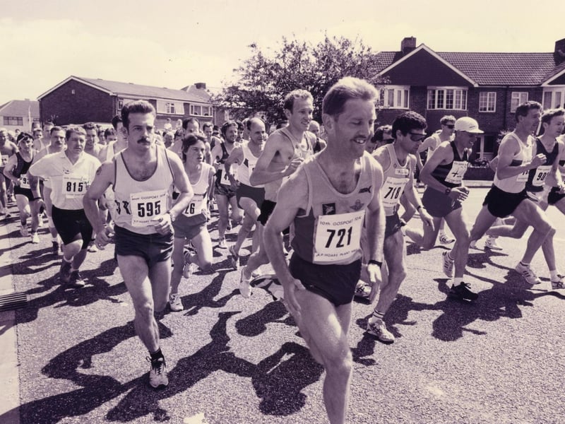 Runners of Gosport run the 10K marathon in 1993. The News PP4022