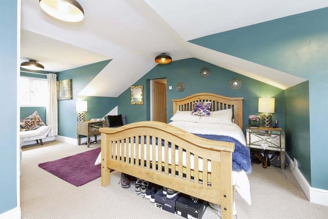 The master bedroom benefits from an en suite.