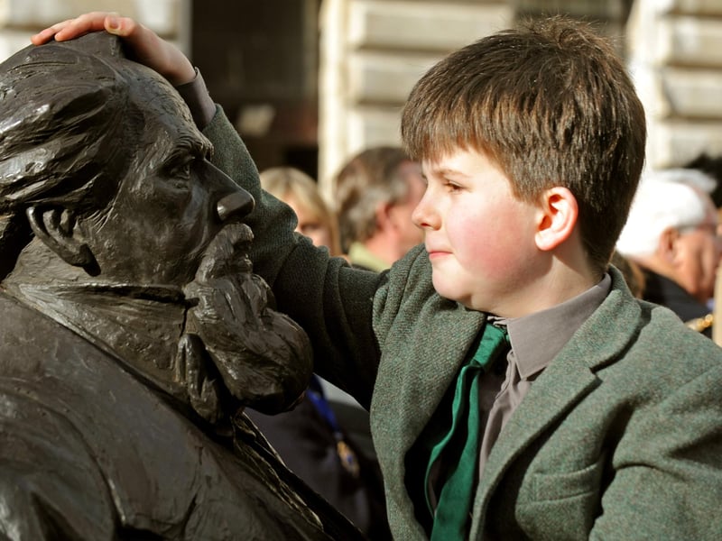 The UK's fitrst statue to the famous author Charles Dickens has been unveiled in Portsmouth's Guildhall Square. His great great, great grandson Oliver Dickens helps to unveil the statue back in 2014.Picture: Ian Hargreaves  (14365-2)