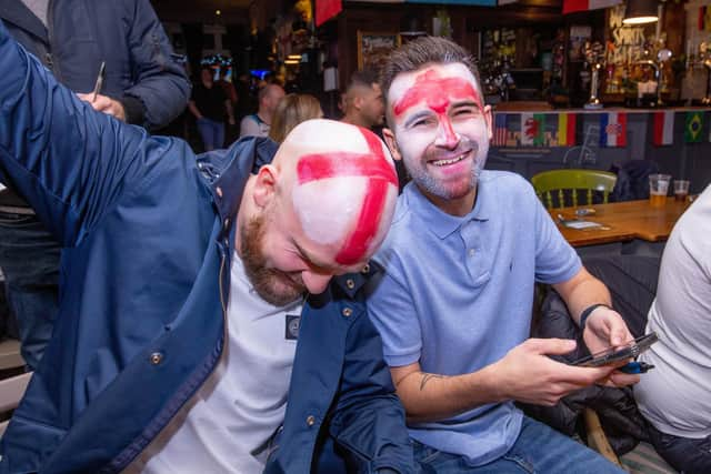 Fans in Portsmouth watching the World Cup, England Vs USA on Friday 25th November 2022

Pictured: Fans in Green Post, Portsmouth 

Picture: Habibur Rahman