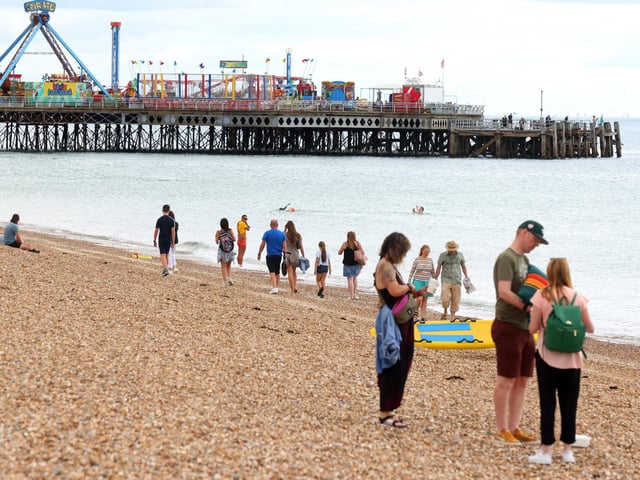Scenes in Portsmouth and Southsea of people enjoying the Bank Holiday Monday. Pictured is (L-R) Beth Cooper and Kyle Driver.
Monday 28th August 2023.
Picture: Sam Stephenson.