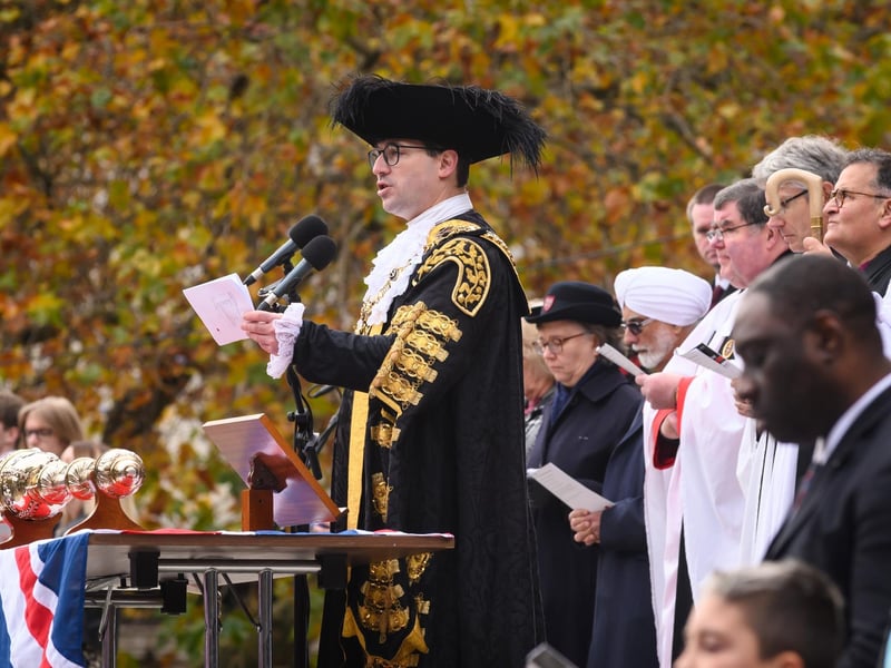Pictured is: Mayor of Portsmouth, Councillor Tom Coles
Picture: Keith Woodland (121121-127)