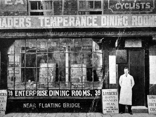 Located at the lower end of Broad Street we see Loader's Temperance Dining Rooms. The bill board outside states that the food is 'As nice as mother makes it'.