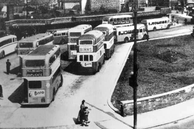 A 1950s photo showing how busy the bus station was. A range of buses from various companies can be seen.