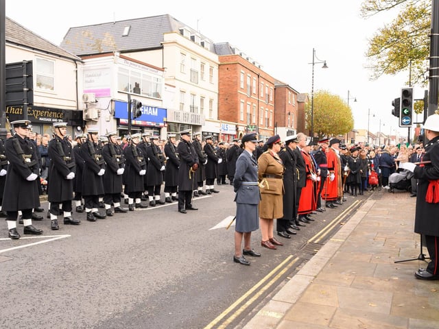 The parade in Fareham comes to a halt (131121-104)