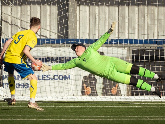 US Portsmouth keeper Harrison Hart at full stretch. Picture: Keith Woodland