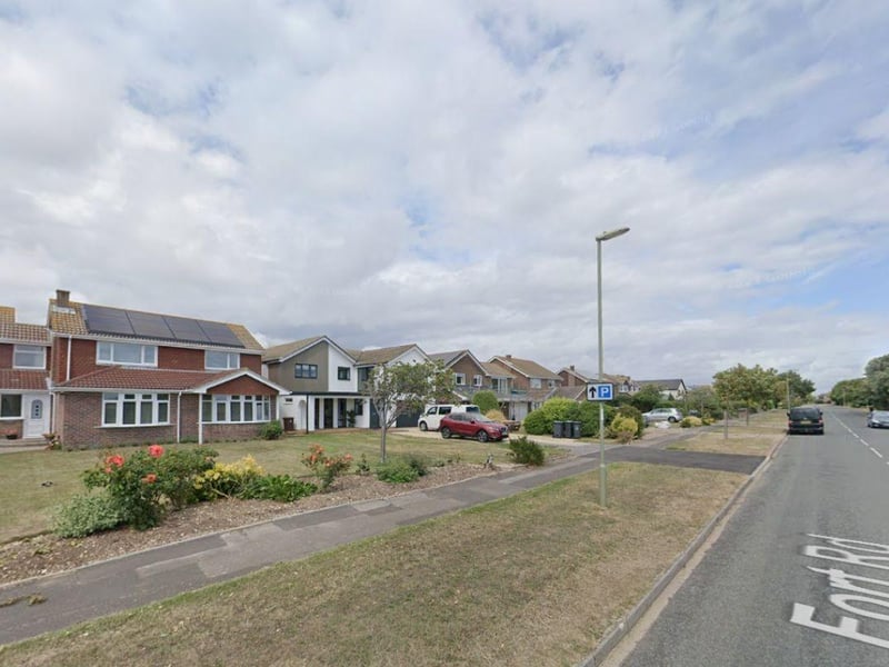 The average property price at PO12 2BT Fort Road, Gosport, is £641,666.