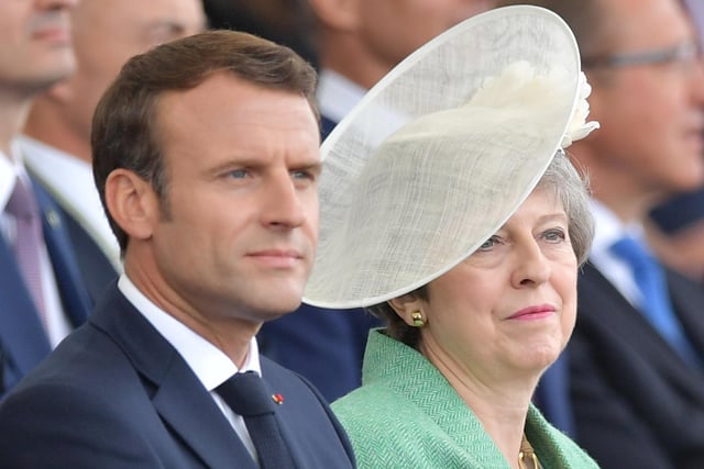 French President Emmanuel Macron (L) and Theresa May