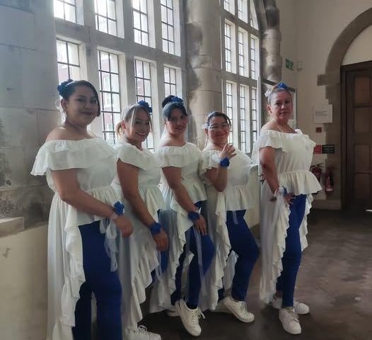 The Salvadorian dancers