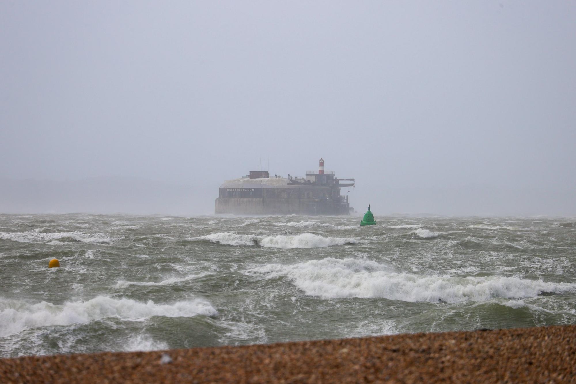 Live updates: Storm Austen hits Portsmouth and south Hampshire - M27 problems, train issues, school closes