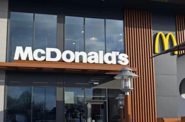 This McDonald's restaurant in the Brockhurst Gate retail park in Gosport has a 3.4 star rating on Google based on 2,162 reviews.