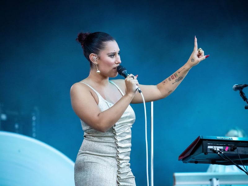 Raye wowed the crowd with her incredible performance at Victorious Festival on Friday evening.