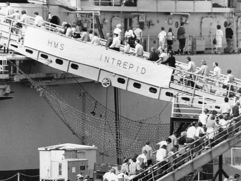 HMS Intrepid at Navy Days August 1986. The News PP939