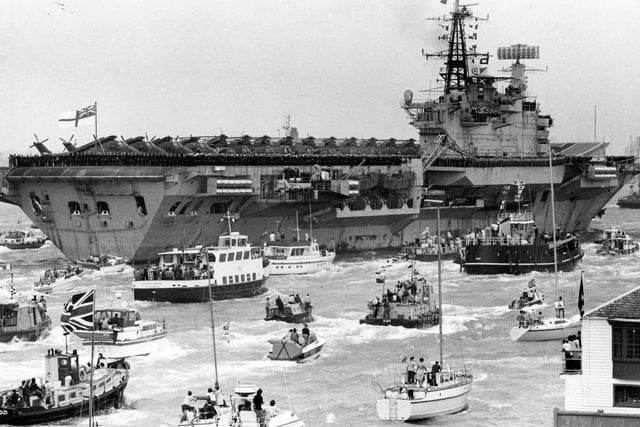 HMS Hermes returns to Portsmouth from the Falklands in July 1982. The News PP623
