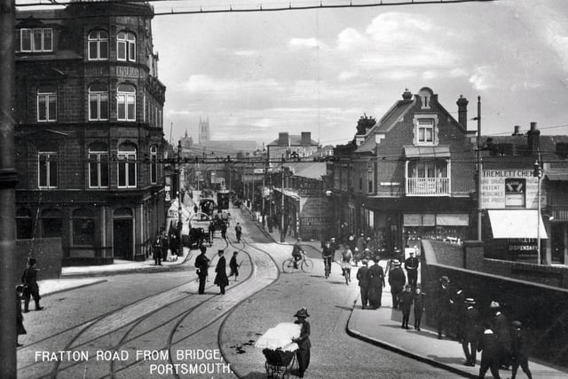26 incredible retro photos showing Fratton Road in Portsmouth over the ...