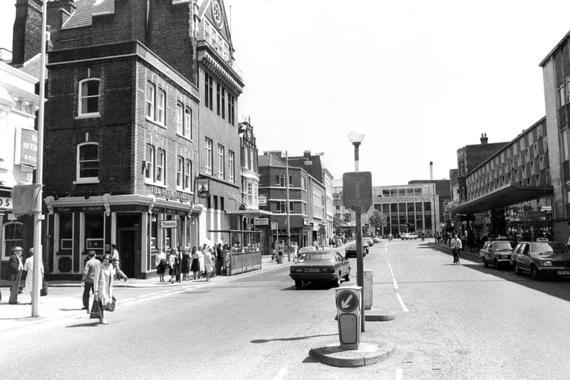 Edinburgh Road, Portsmouth in June 1982. The News PP4672
