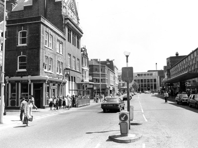 Edinburgh Road, Portsmouth in June 1982. The News PP4672