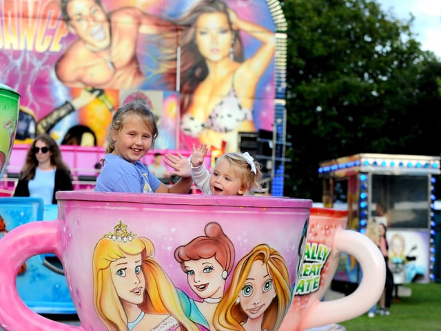 Pictured is: Sisters (l-r) Poppy John (7) and Ivy John (1) from Gosport. Picture: Sarah Standing (010923-1396)
