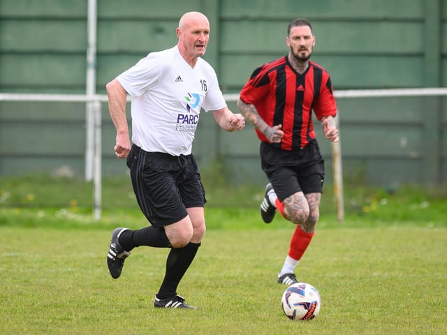 Action from the Jon Gittens memorial charity match between a team of former Fareham Town players and a side of ex-Pompey and Southampton professionals. Picture: Keith Woodland (160421-188)