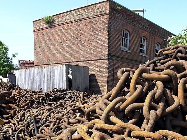 Chain at Pounds Yard at Tipner 30th May 2001. Picture: Malcolm Wells