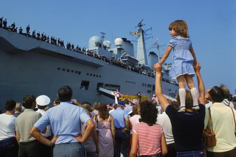 The HMS Invincible returns to Portsmouth, carrying British troops home from the Falklands War, 17th September 1982. (Photo by Hulton Archive/Getty Images)
