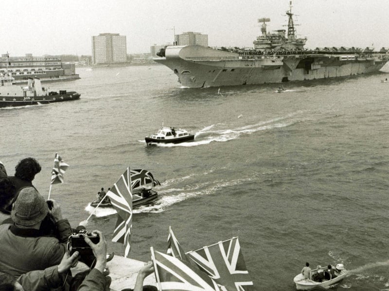 HMS Hermes leaves Portsmouth in 1982