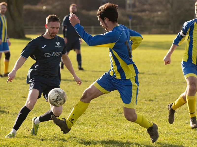 ACFC (yellow & blue) v Havant Town. Picture: Keith Woodland