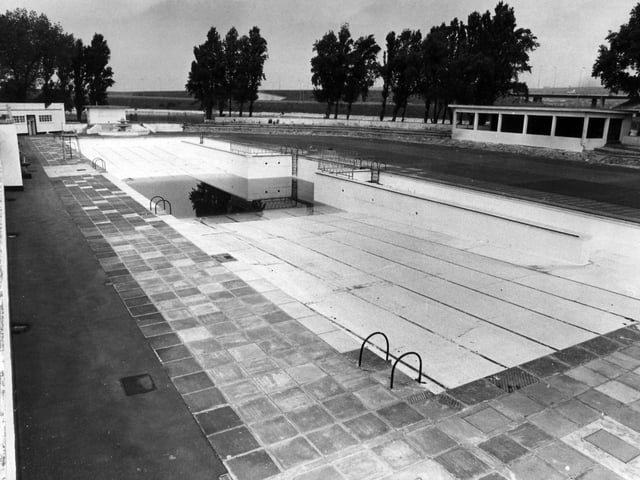 Hilsea Lido in June 1981