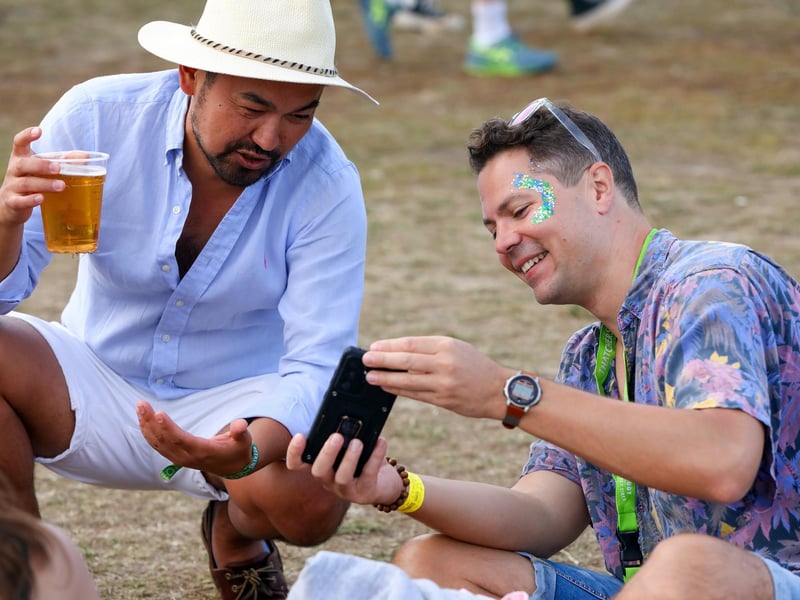 Discussing selfie technique
Picture: Chris Moorhouse (jpns 270823-089)
