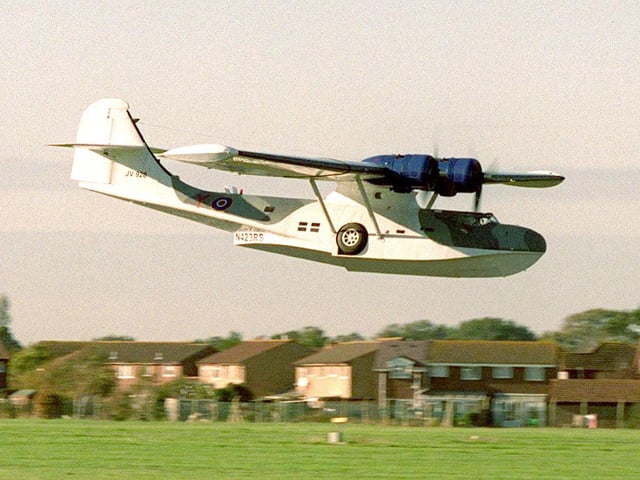 A wartime Catalina flying boat arrives at HMS Daedalus 10th November 2001. Picture: Ian Hargreaves/The News Portsmouth (015850-3)