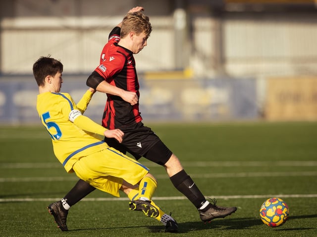 Action from the U16 GEC Marconi Invitation Cup final between Horndean Hawks Condors (red/black) and Pickwick Youth Panthers (yellow). Picture: Keith Woodland (260221-384)