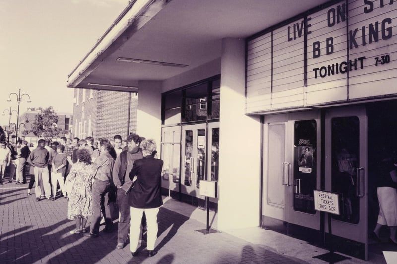Another long queue outside of Gosport's Ritz cinema for a live performance in August 1993. The News PP4069