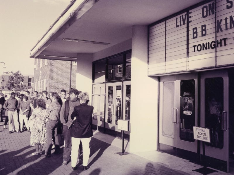 Another long queue outside of Gosport's Ritz cinema for a live performance in August 1993. The News PP4069
