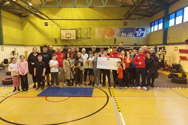 Boxers at the Paulsgrove and Ted Baker bocing gym punched for 24 hours to raise money for Friends Fighting Cancer.