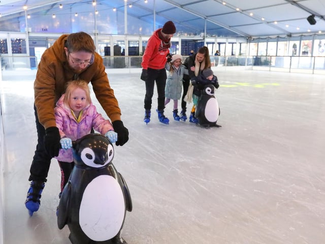 Portsmouth on Ice opens, rink in Guildhall Square, Portsmouth
Picture: Chris Moorhouse (jpns 251123-17)