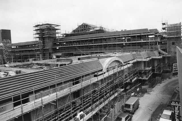 Cascades Shopping Centre under construction in January 1988