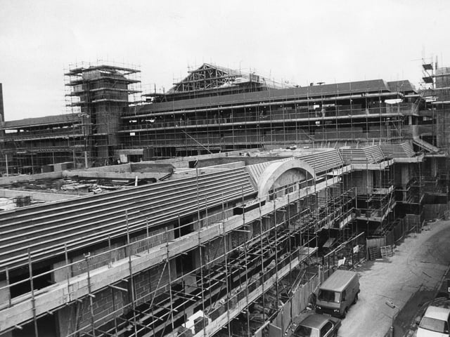 Cascades Shopping Centre under construction in January 1988
