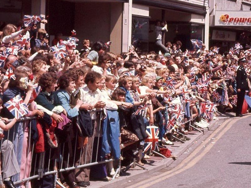 Crowds in Commercial Road - Queen Elizabeth's Silver Jubilee visit to Portsmouth in 1977 Picture: The News Portsmouth