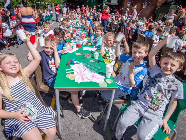 Year 2 pupils of Springwood Federation, Waterlooville having a lunch party