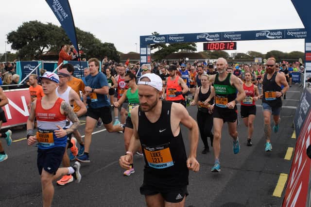 Great South Run - Southsea Action

Pictured is: The Elite runners and first wave sets off.

Picture: Keith Woodland (171021-0)