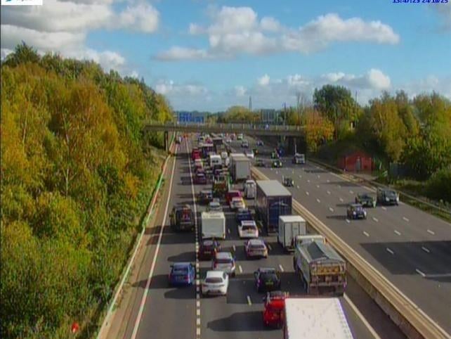 A multi-vehicle crash on the M27 eastbound between junction 8 and 9 has resulted in serious injuries for a number of casualties