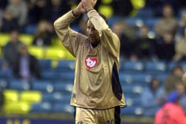 Paul Merson receives his Millwall standing ovation.
PICTURE;STEVE REID(031028-180)