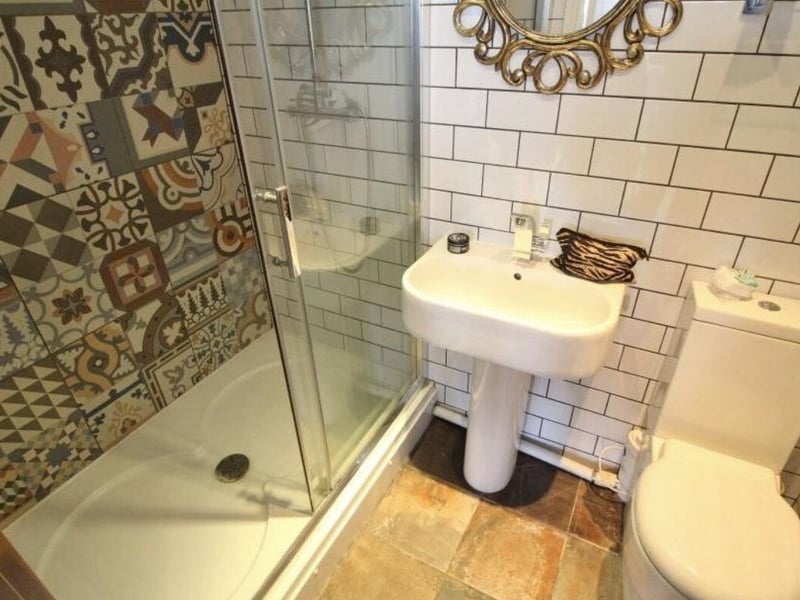 The house has a spacious garden and a driveway.