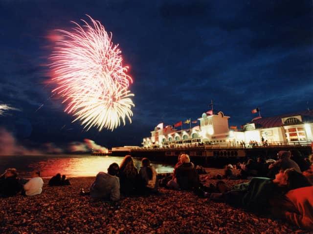 An impresive firework display above South Parade pier in Southsea as part of Pier Day on July 1 1996 PP3198