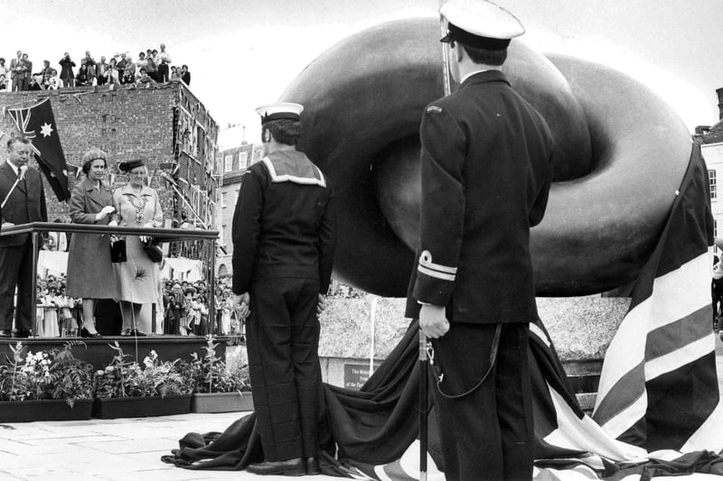 Unveiling of the Australian Settlers Memorial (friendship knot). The Queen's visit to Portsmouth 11 July 1980. The News 802248-3