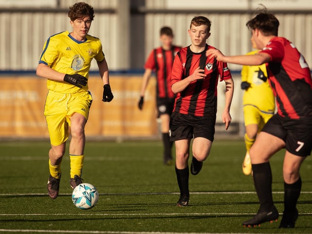 Action from the U16 GEC Marconi Invitation Cup final between Horndean Hawks Condors (red/black) and Pickwick Youth Panthers (yellow). Picture: Keith Woodland (260221-607)
