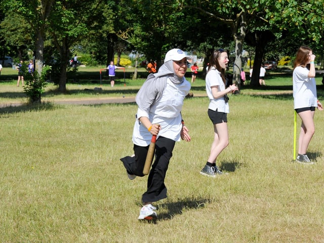 Year 10 playing rounders.(150623-8435)